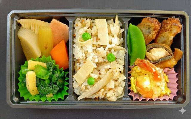 季節ご飯と煮物弁当（筍とごぼうご飯）